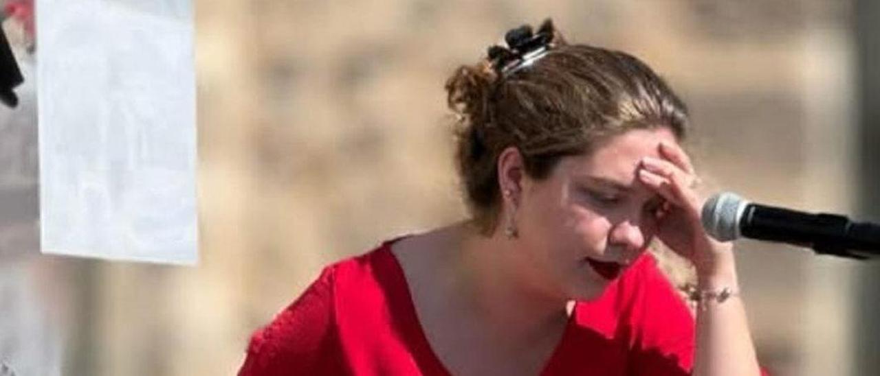 Elena Ribas Costa, a una cantada. | Arxiu personal