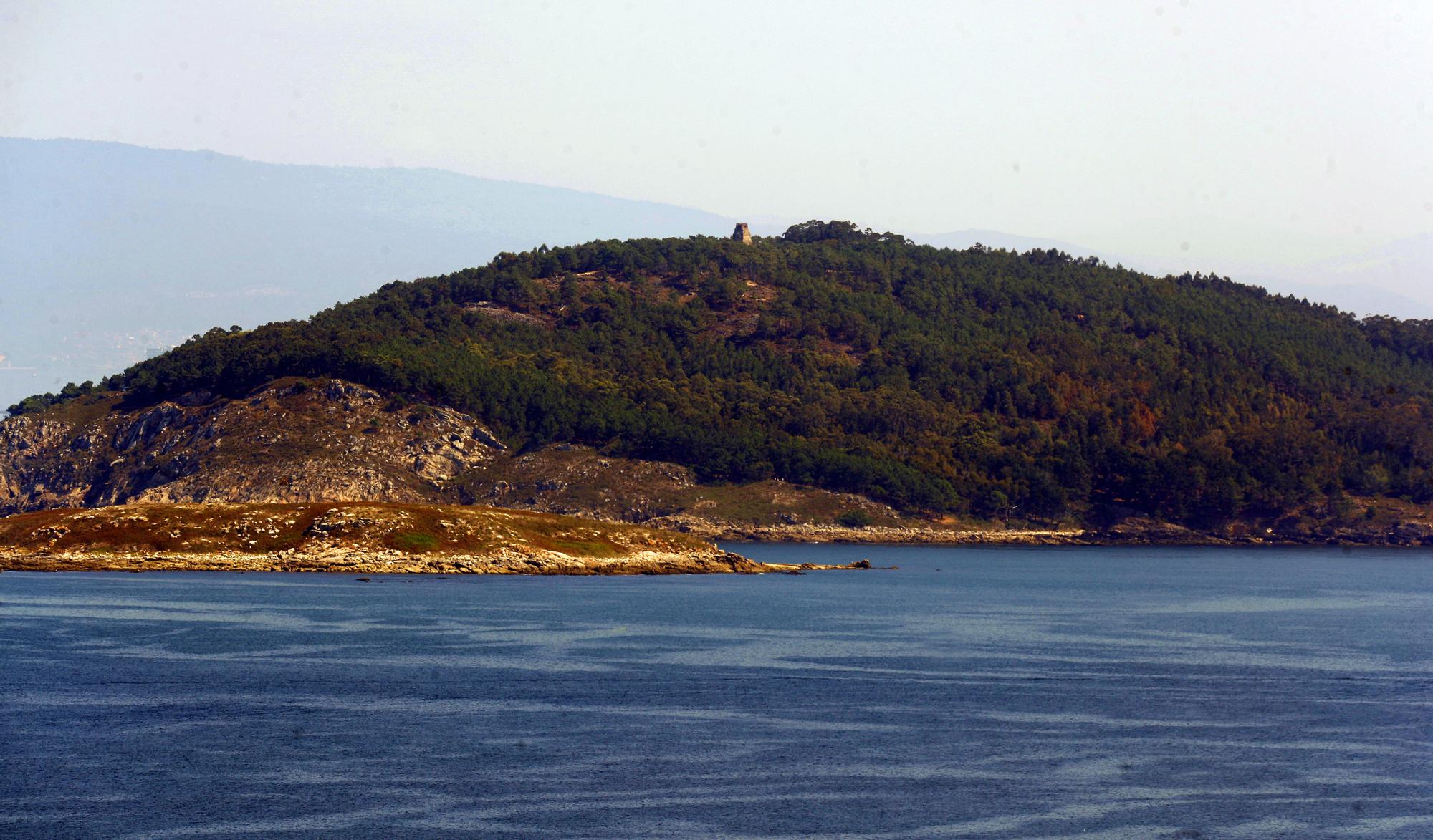 Cañones, un faro, acantilados y petroglifos: la ruta que descubre los encantos de Monteferro