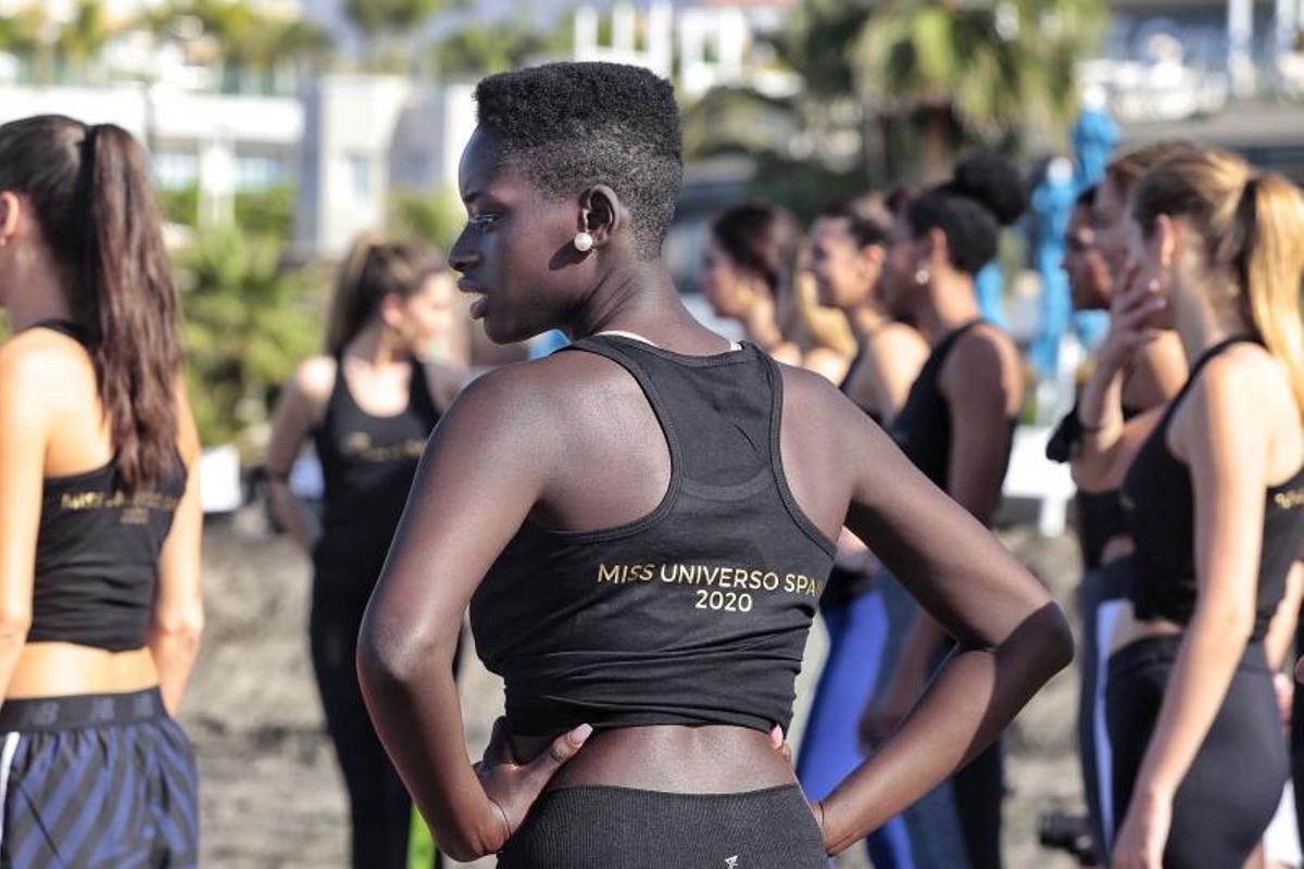 Las candidatas a Miss Universo España realizan actividades en la playa de Fañabé Las candidatas a Miss Universo España realizan actividades en la playa de Fañabé