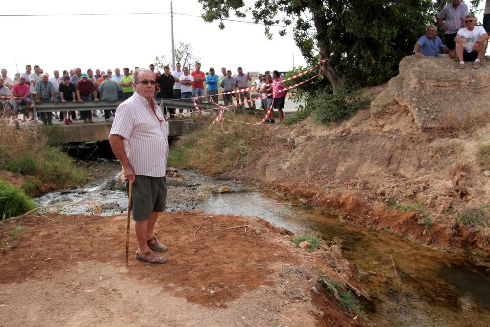 Protesta agricultores por el sellado del desagüe