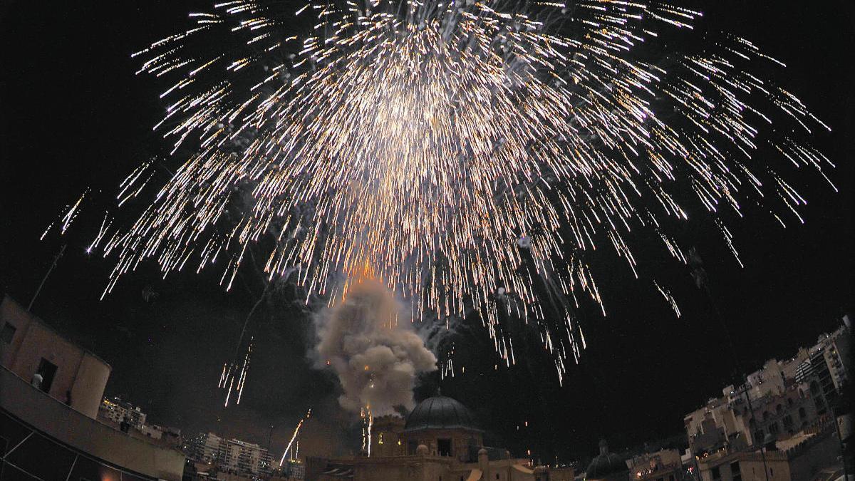 La Palmera de la Virgen, que cierra la Nit de l&#039;Albà en Elche