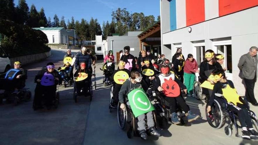 Usuarios de Aspace, ayer, durante la celebración del Carnaval.