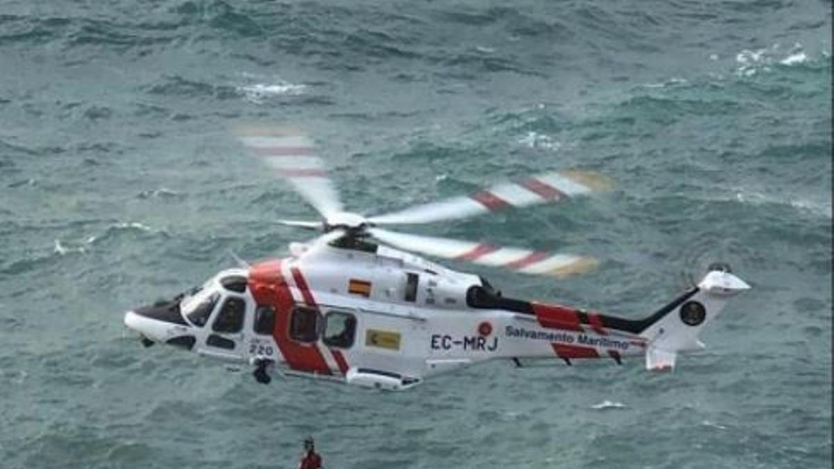 El helicóptero de Salvamento Marítimo rescató a varios heridos
