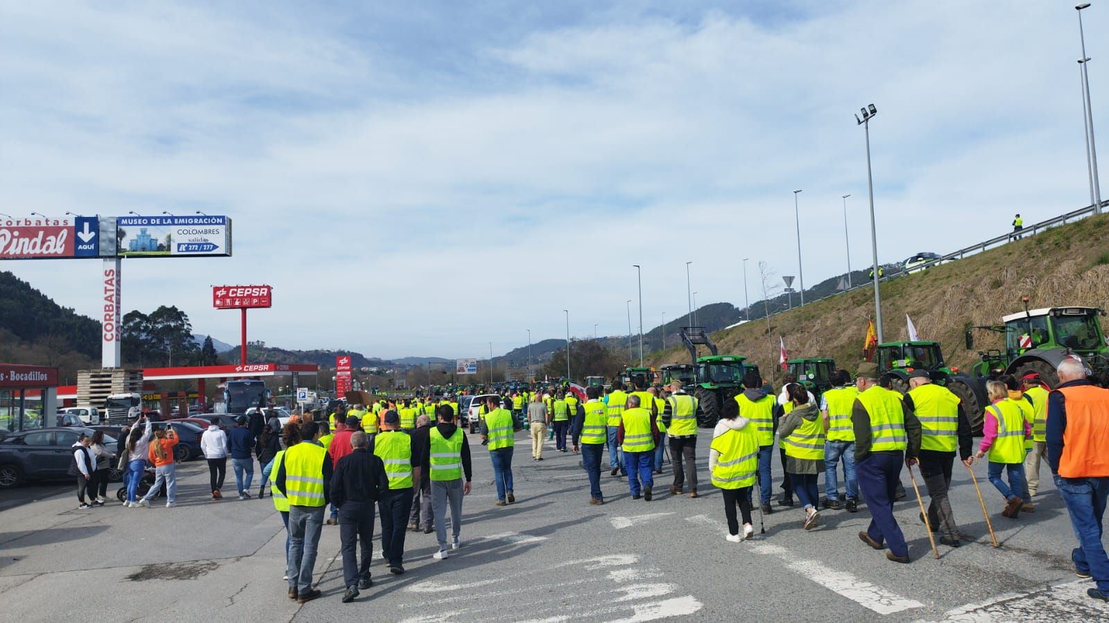 Tractorada en Asturias: el campo sale a protestar por diversas carreteras de la región