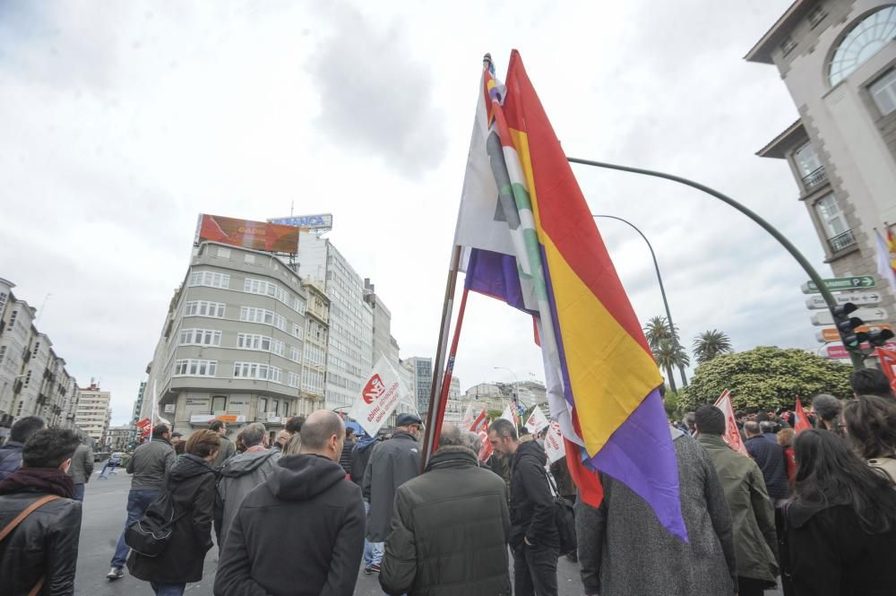 Unas 4.000 han secundado la manifestación convocada por UGT y CCOO que ha arrancado A Palloza y ha terminado en la plaza de Ourense, ante la Delegación del Gobierno en Galicia.