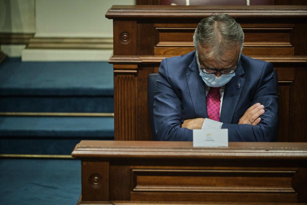 Pleno en el Parlamento de Canarias