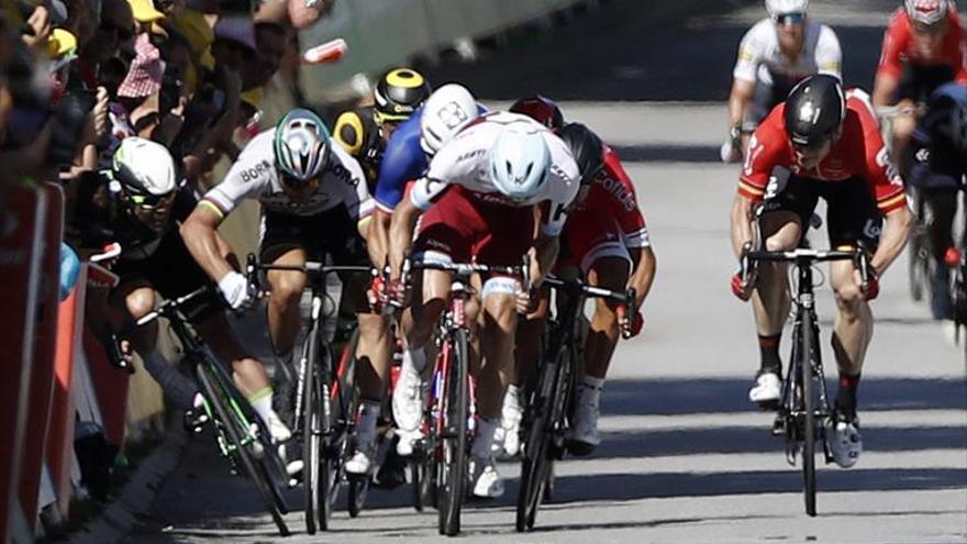 El Tour echa a Sagan tras tirar al suelo a Cavendish en el esprint