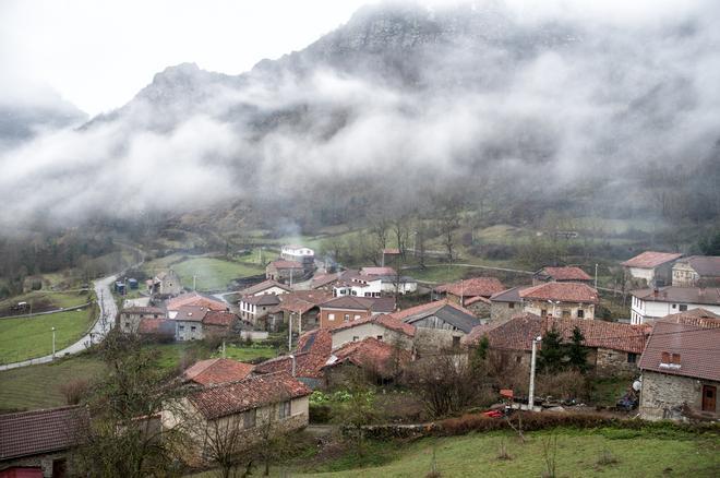 Dobres guarda el encanto de los pequeños pueblos cántabros