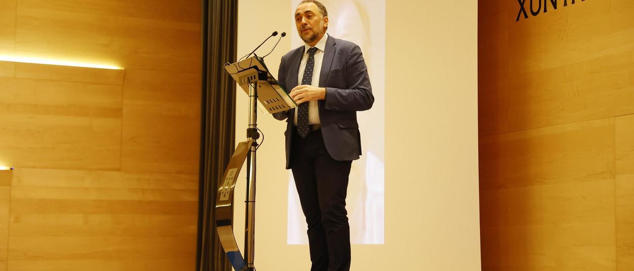 Julio García Comesaña, en el acto de jubilación de los sanitarios de Pontevedra y O Salnés.