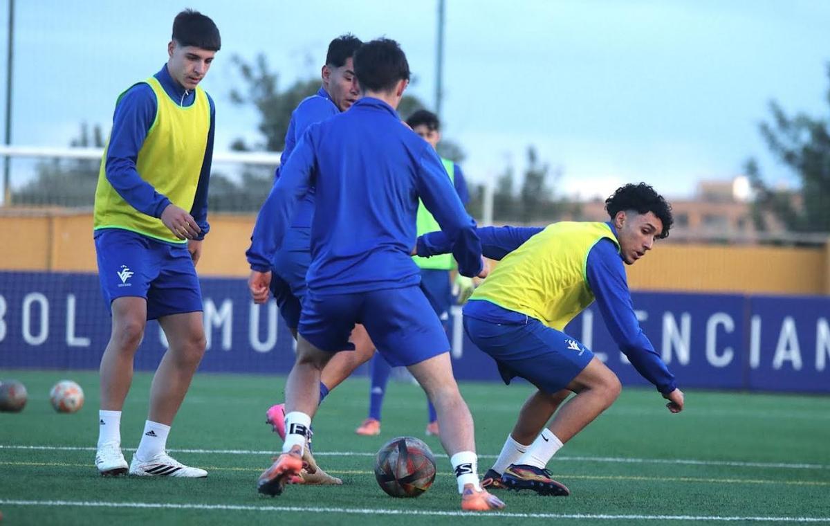 Entrenamiento de la selección valenciana sub 16 con David Albelda