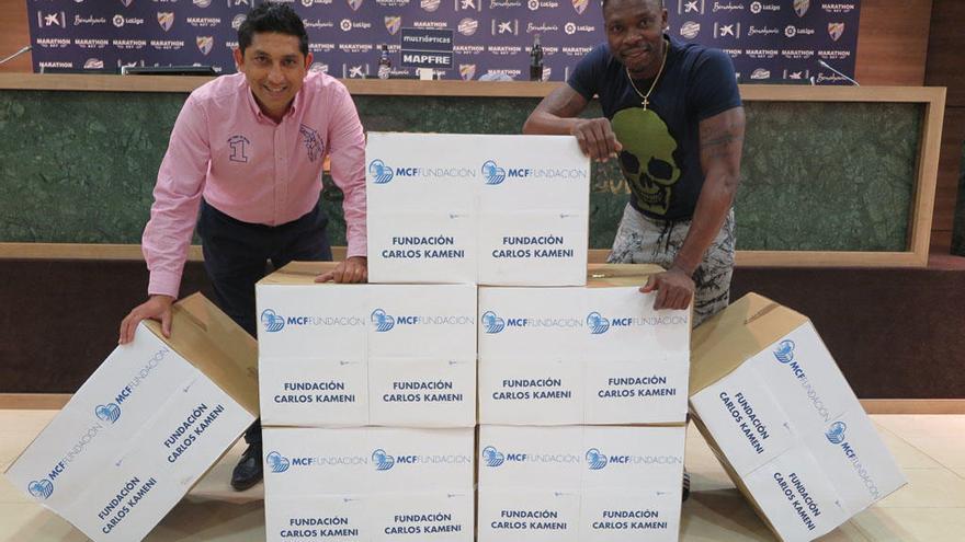 La Fundación del Málaga CF entrega material deportivo a la Fundación Carlos Kameni.