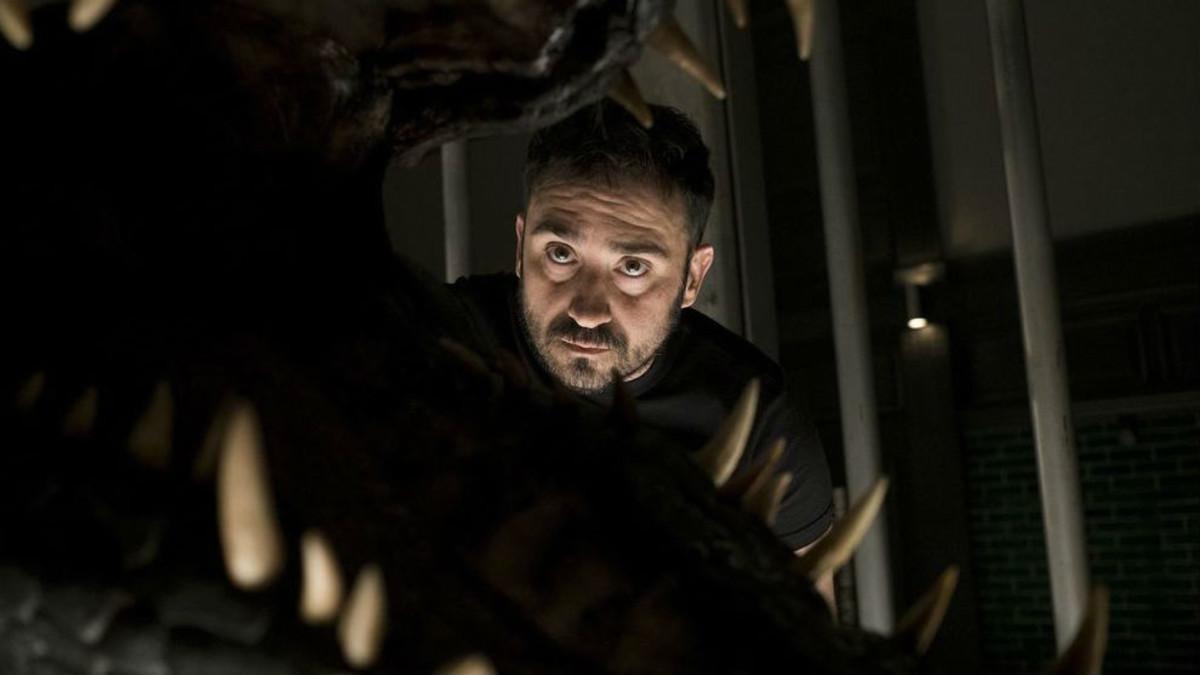 J.A. Bayona, en el rodaje de 'Jurassic World: el reino caído'