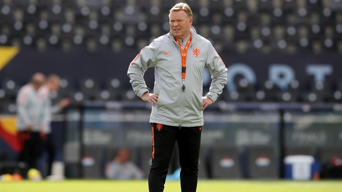 Koeman, en un entrenamiento de la selección holandesa.