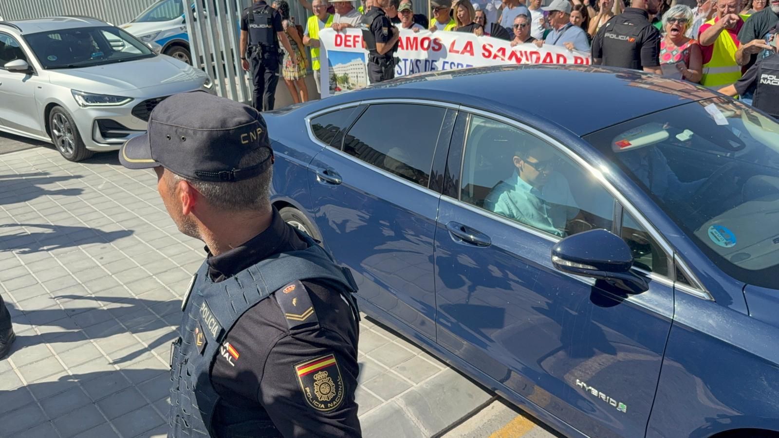 Así ha sido la visita de Mazón al IES Azorín de Petrer