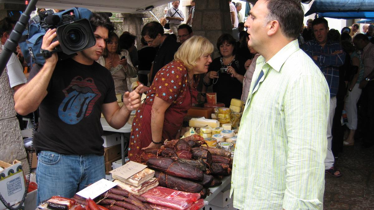 José Andrés, en el mercado de Cangas de Onís