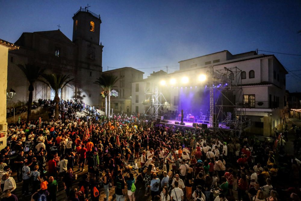 La «Entrà de Penyes» abre el programa en honor a la Virgen de la Asunción y San Roque