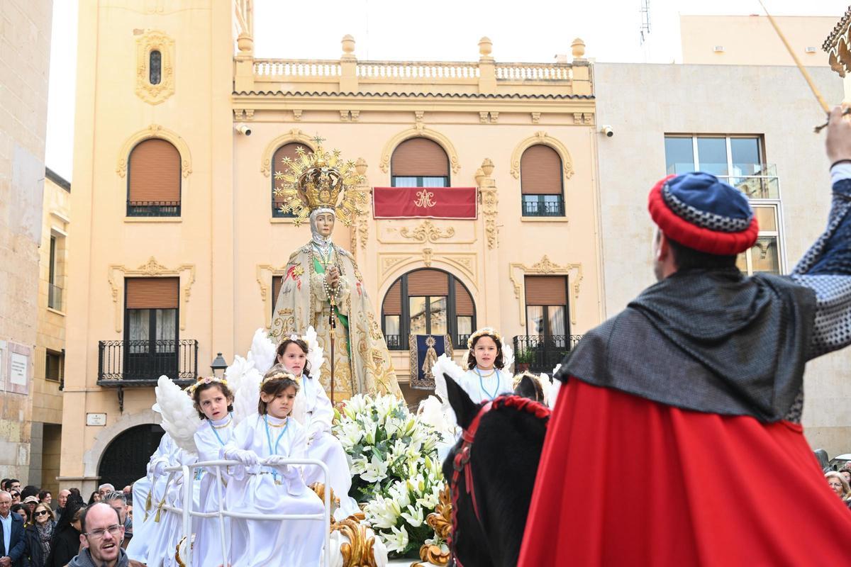 La procesión de la patrona de Elche en el 'Trono dels Angelets', en imágenes