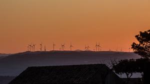 Parque eólico en Pujalt en la Anoia, Cataluña. A medida que Europa impulsa las energías renovables España aspira a obtener casi las tres cuartas partes de su electricidad de energías renovables para el final de la década, frente al 47% del año pasado