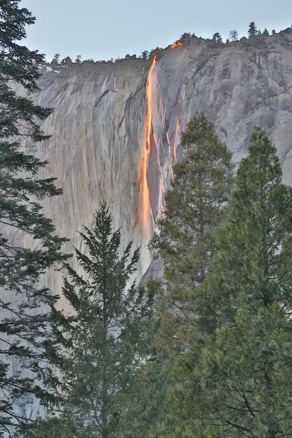 Todos los viajeros quedan gratamente sorprendidos con la impresionante Cascada de Fuego