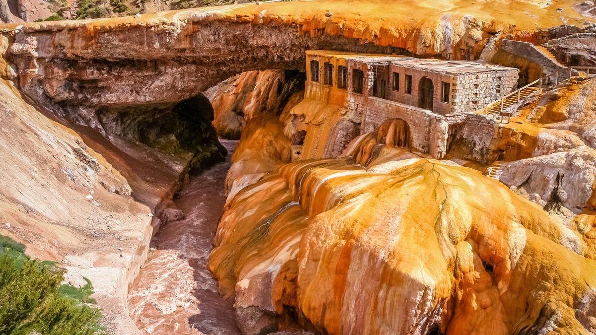 La formación geológica más impresionante de Argentina: así es el misterioso Puente de Inca