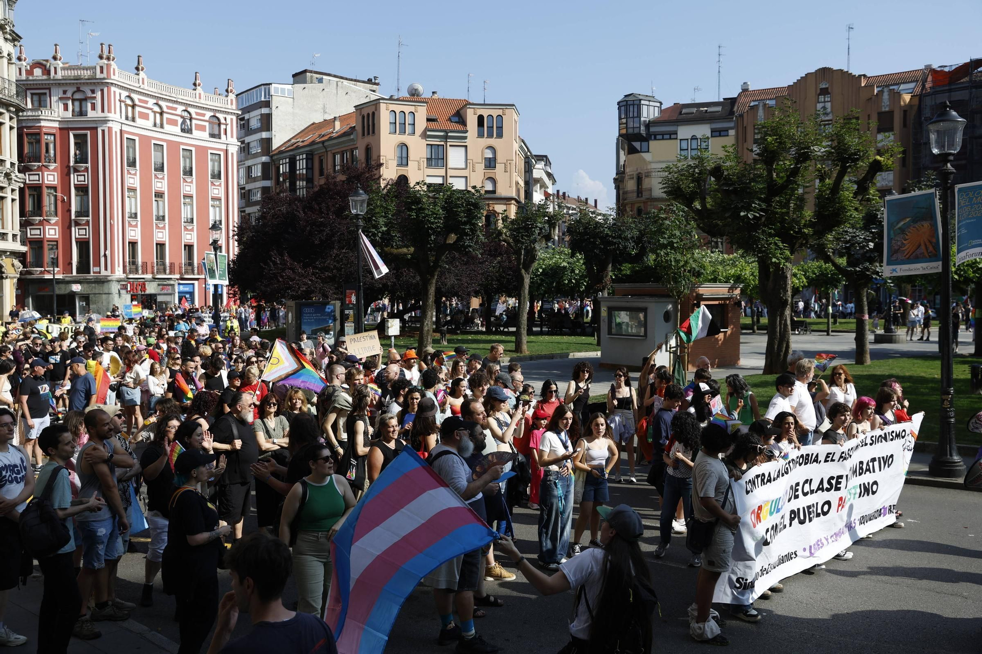 Así fue el desfile del Orgullo en Gijón (en imágenes)