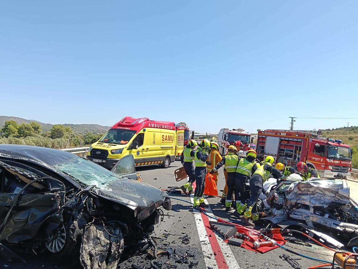 Dos fallecidos y dos heridos graves en un brutal accidente de tráfico en Benissa