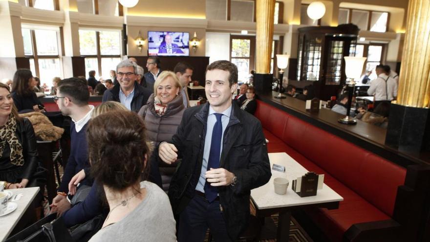 Mercedes Fernández y Pablo Casado, en Gijón, en una imagen de archivo.