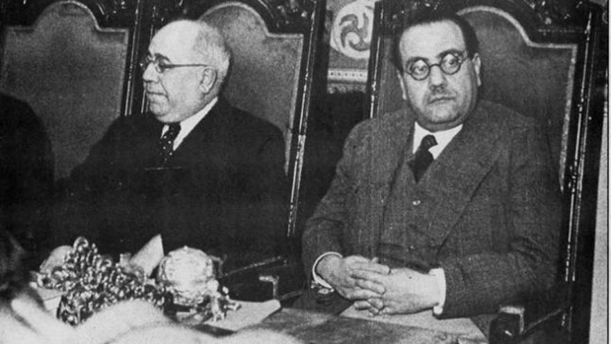 Manuel Azaña y Juan Negrín en un consejo de ministros republicano. i LA PROVINCIA/DLP