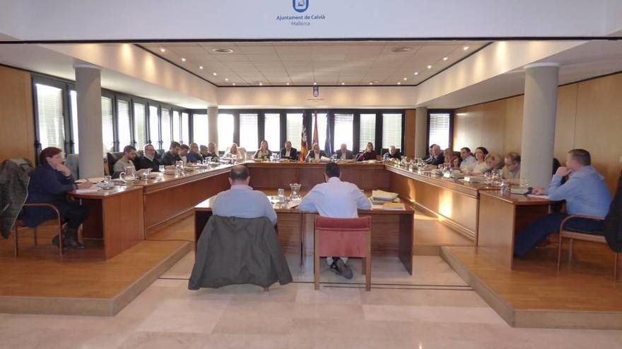 Los diferentes grupos políticos municipales, reunidos en una sesión plenaria del ayuntamiento de Calvià.