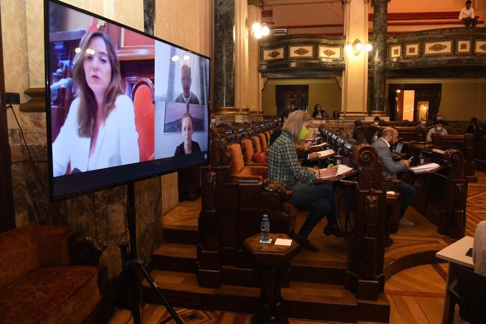 Los socialistas replican que el PP "puede acertar alguna vez" para justificar la admisión de propuestas de ese partido, que Marea califica de "viraje a la derecha.