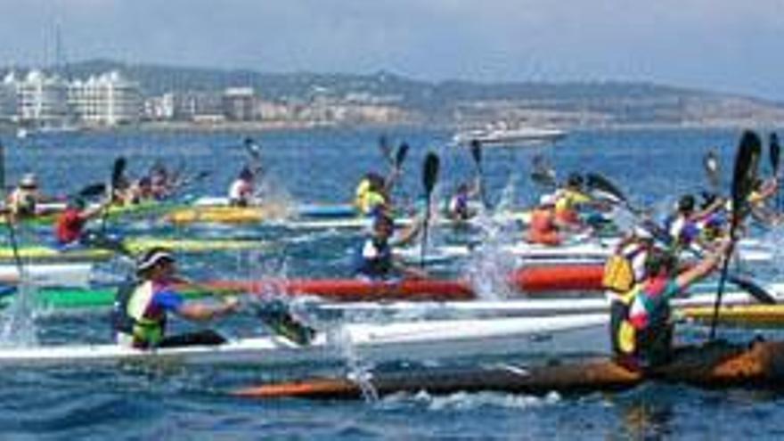 Una prueba de la Copa balear de kayak de mar en Sant Antoni.