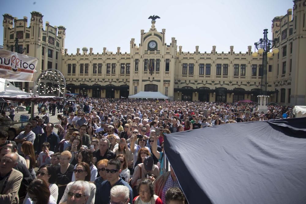 Ambiente fallero en las calles de València