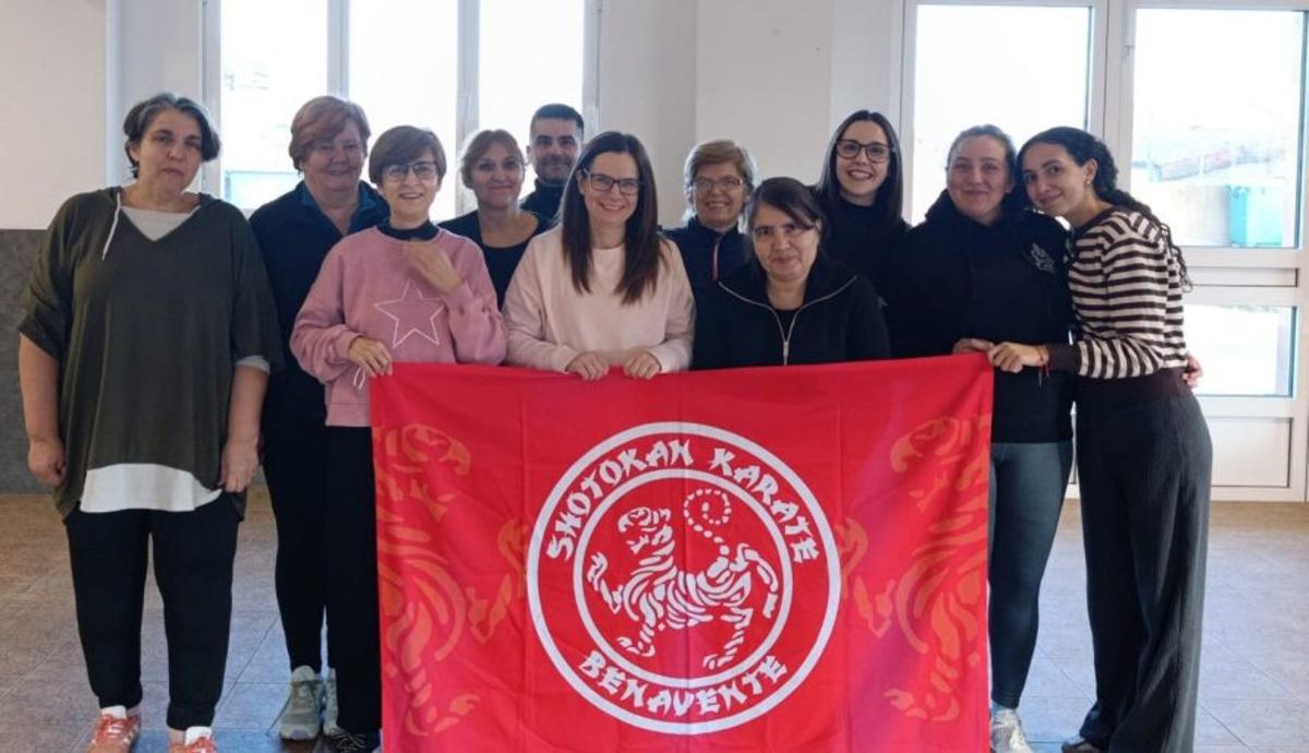 Participantes en el curso de defensa personal femenina en Villaseco. | CEDIDA