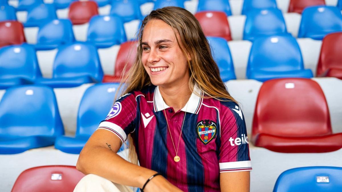 Paula Arce, presentada como fichaje del Levante UD