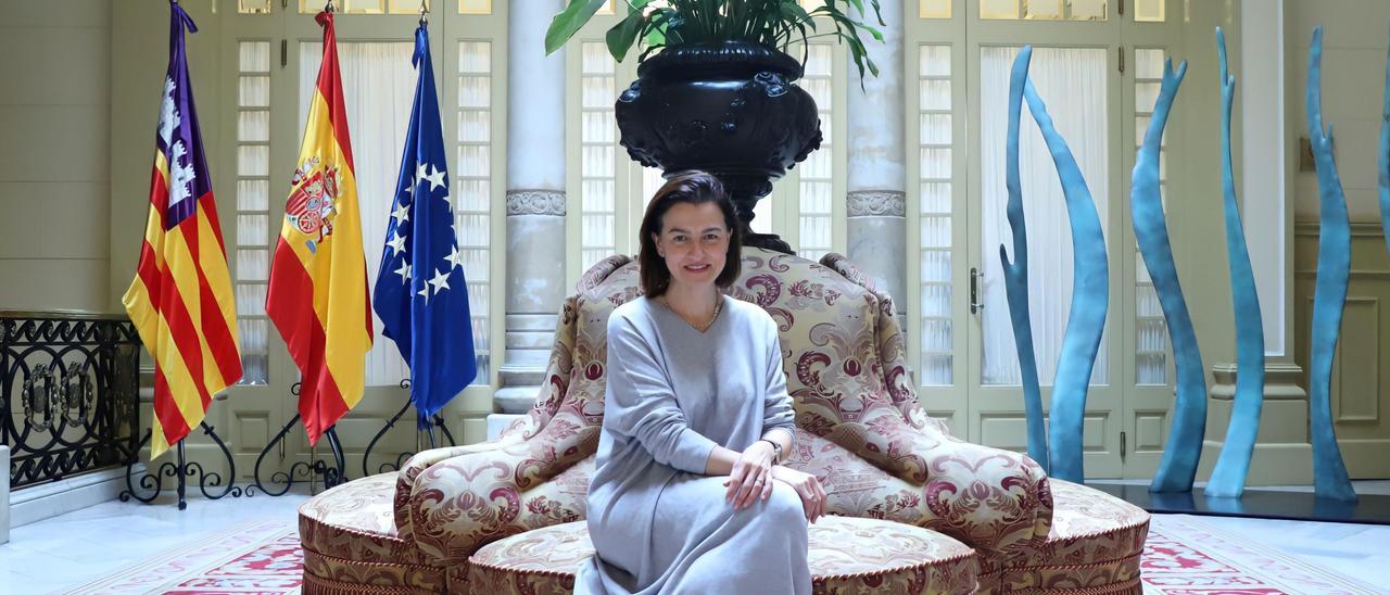 Eva Granados, ayer en el Parlament después de su reunión con la presidenta Armengol.