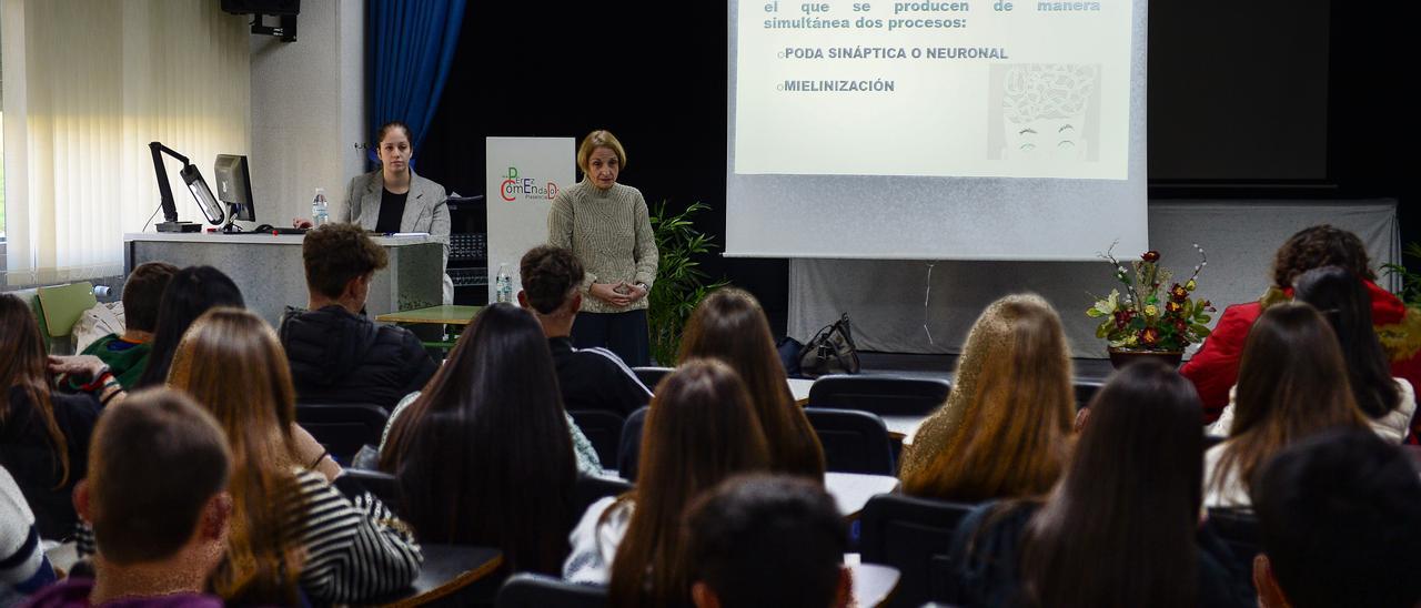 Charla sobre suicidio en Plasencia, donde ha habido cinco intentos en jóvenes en el último curso. salud mental en el ies perez comendador