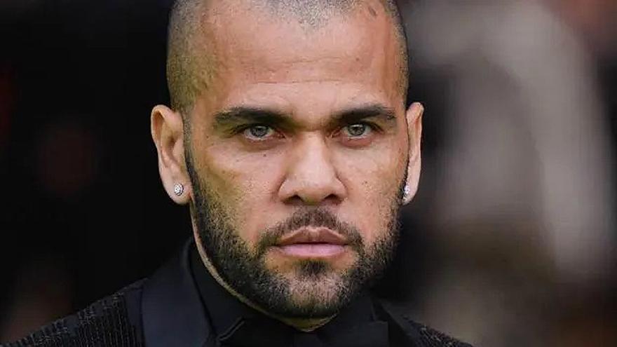 ¿Por qué Dani Alves puede salir?