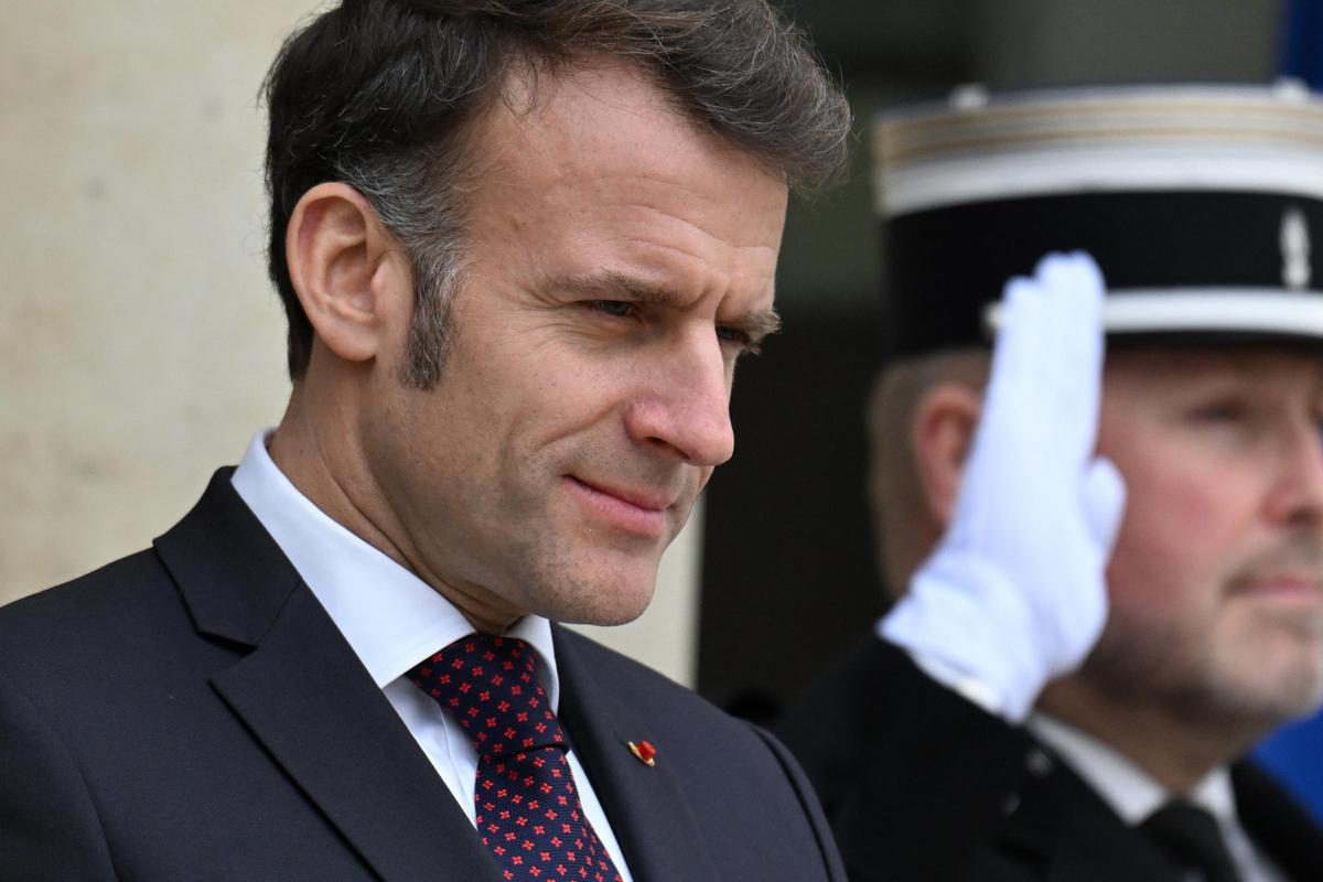 Macron classifica com a extrema esquerra La França Insubmisa