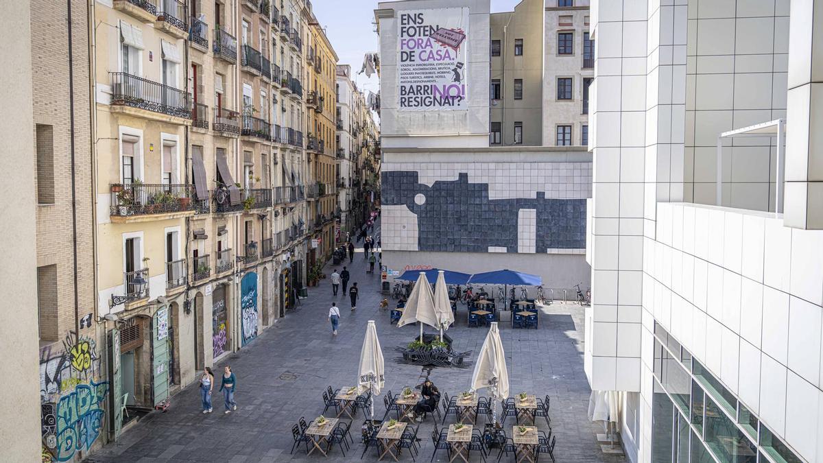 Plaza dels Àngels con las obras del MACBA ya iniciadas