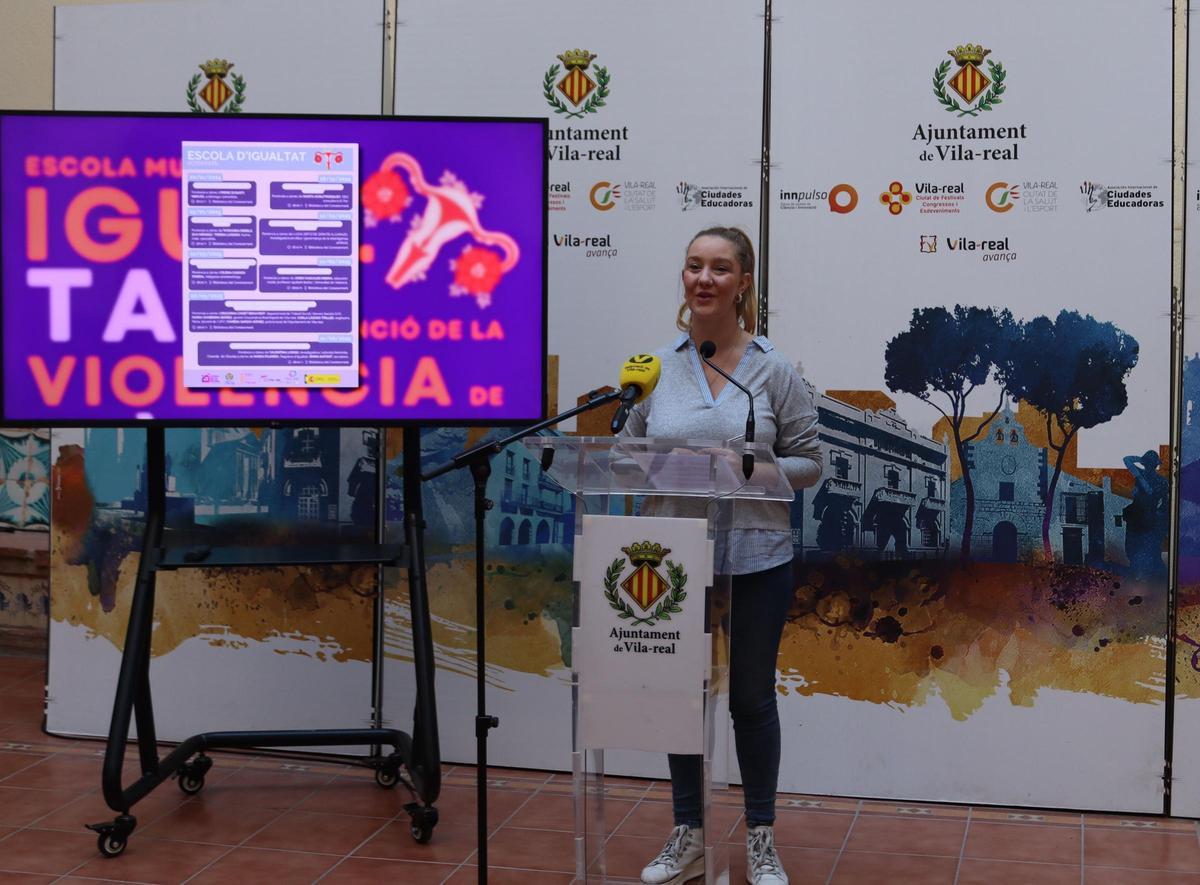 La vicealcaldesa de Vila-real, Maria Fajardo, ha presentado la programación completa de la Escola d'Igualtat.