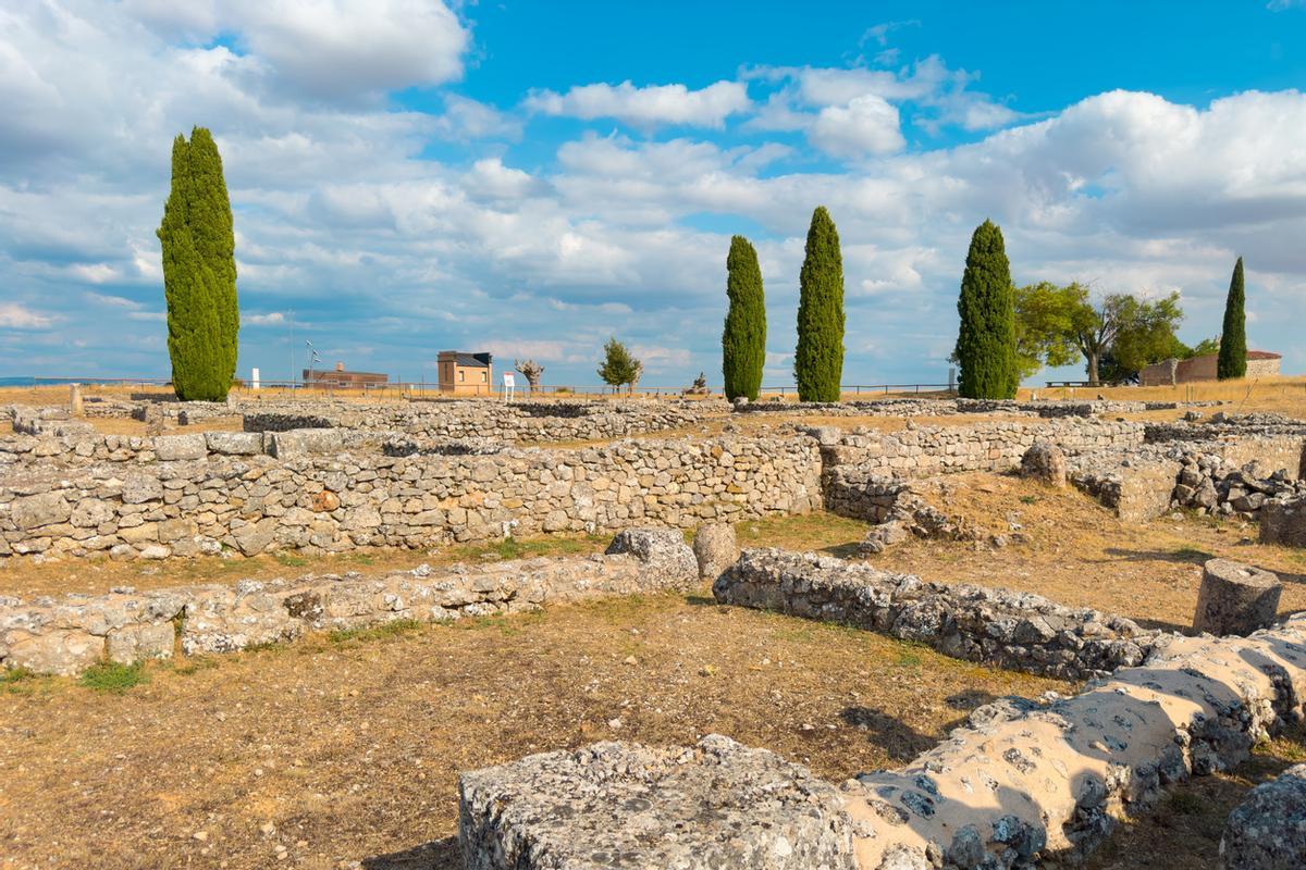 Ruinas de la antigua colonia romana de Clunia Sulpicia en Burgos