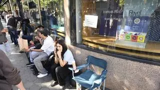 La masiva afluencia de compradores del Swatch x Audemars Piguet impide abrir sus dos tiendas en Barcelona