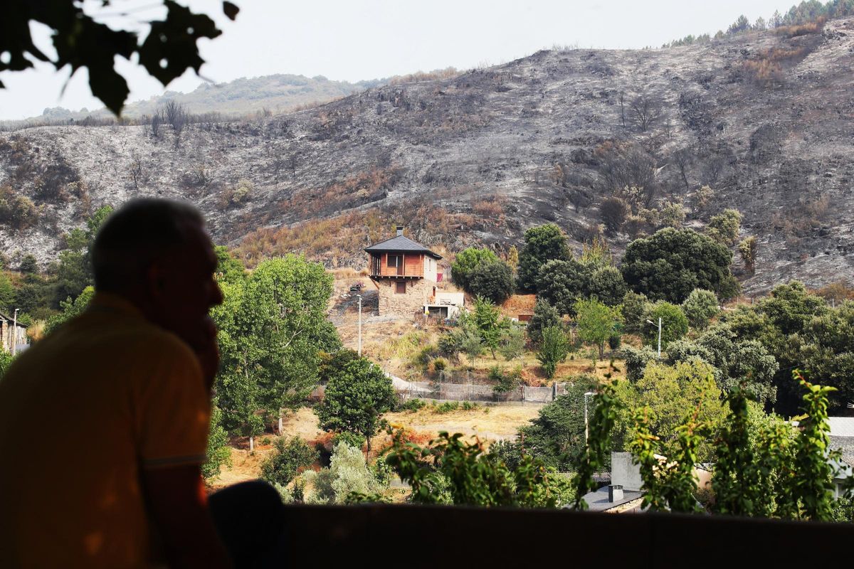 El foc arriba al parc cultural de Las Médulas i ja hi ha gairebé 1.000 evacuats
