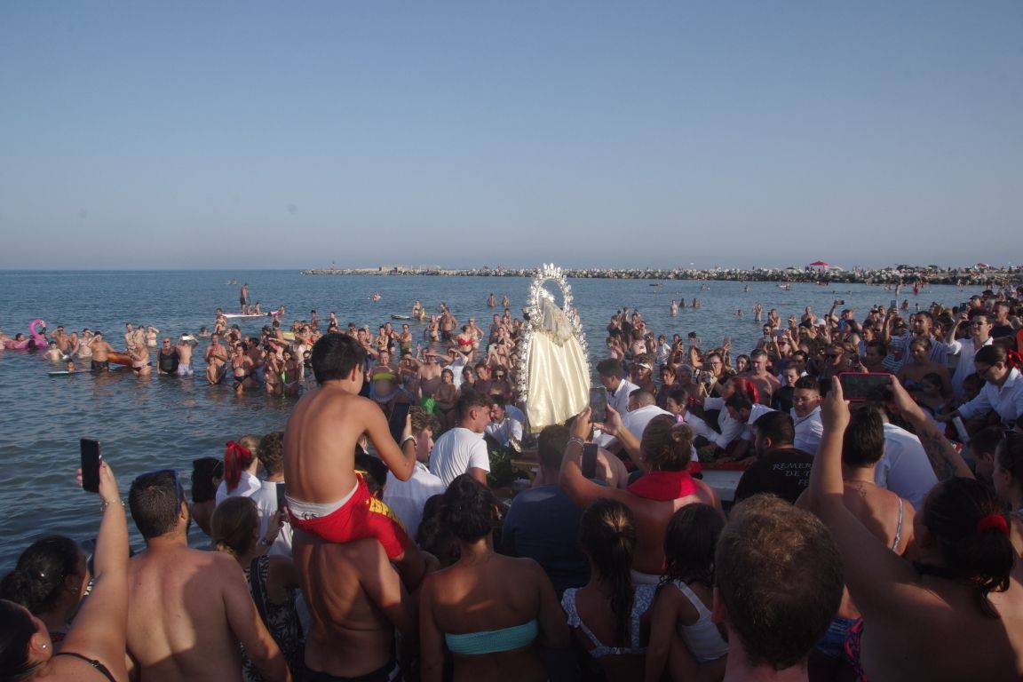 Salida procesional de la Virgen del Carmen del Litoral, en La Térmica