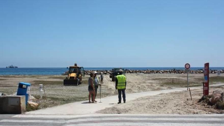 Arrancan las obras del nuevo acceso para barcos en la playa de Almassora