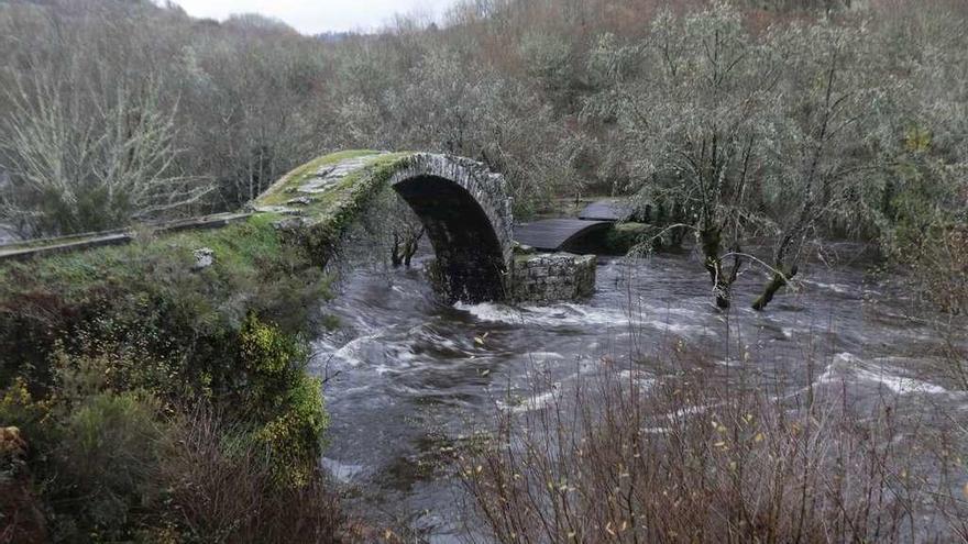 Una vista actual de la &quot;Ponte da Cruz&quot; donde tuvo lugar el enfrentamiento con los franceses. // Jesús Regal