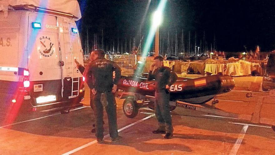 El buceador ahogado en Xàbia murió dentro de una cueva submarina