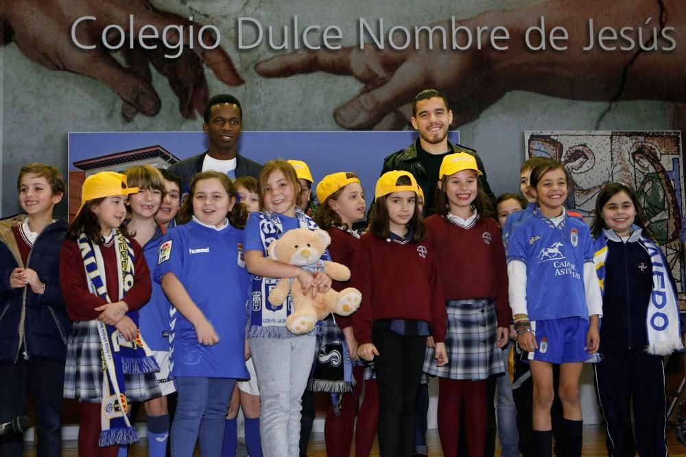 Koné y Josete visitan el colegio de las Dominicas en Oviedo