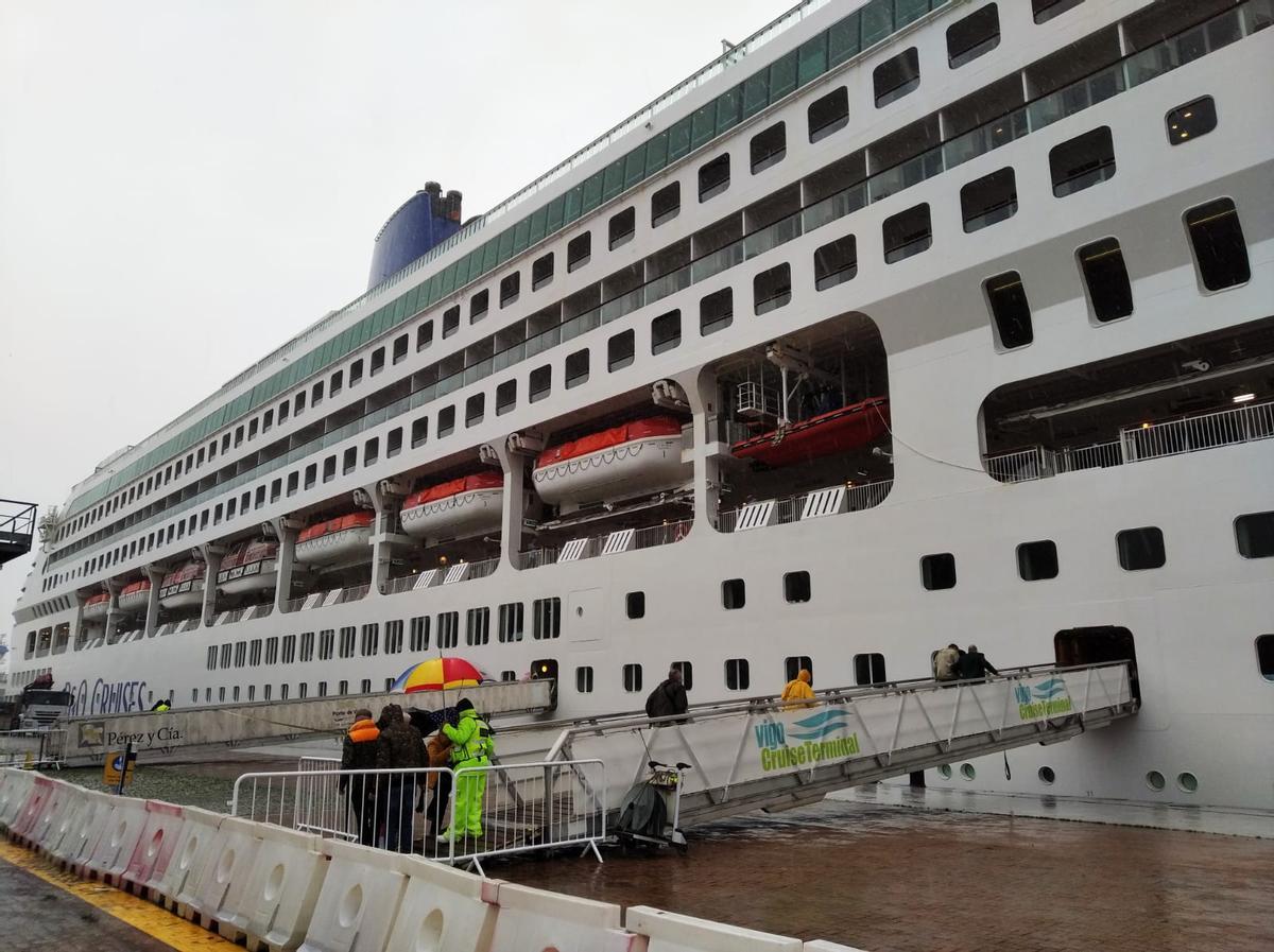 El Aurora, en el puerto de Vigo