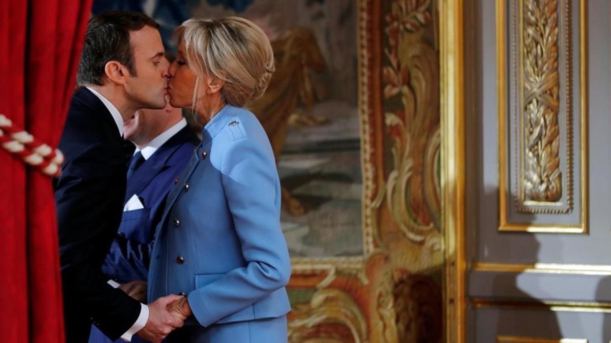 lmmarco38429077 french president emmanuel macron kisses his wife brigitte tr170602131414